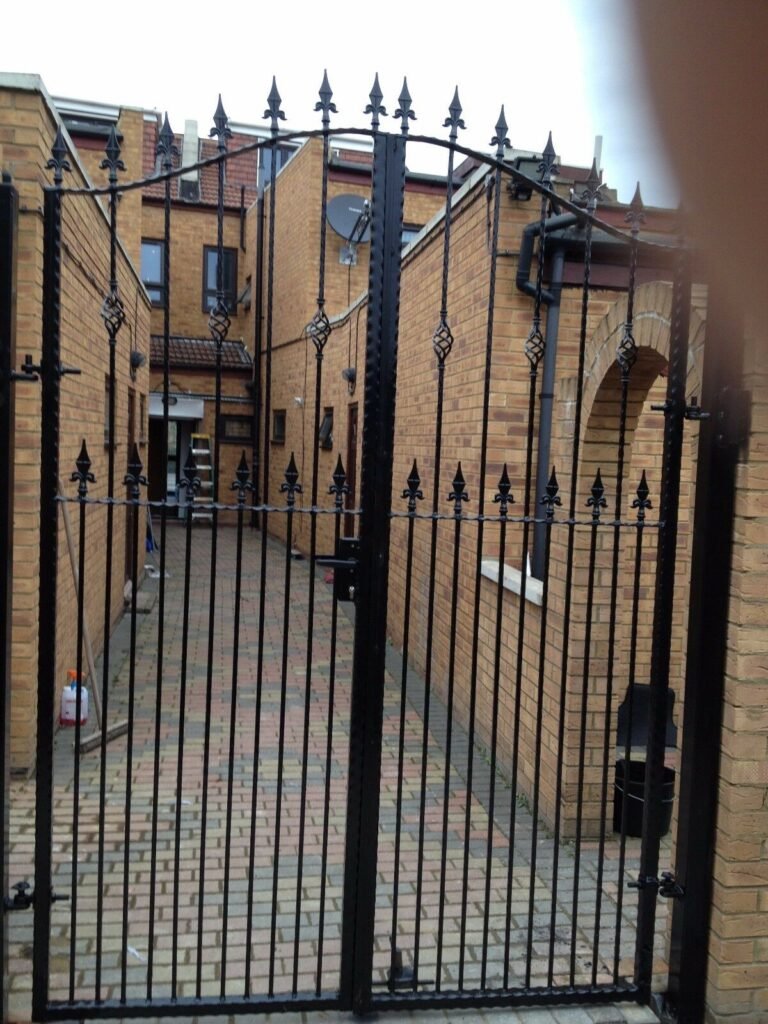 Existing 3/4 split driveway gate category illustration