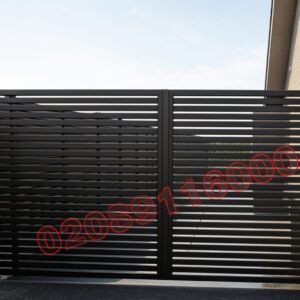 Modern Horizontal Slat Privacy Metal Driveway Gates UKMDG128