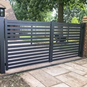 Aluminium Side Gate – Close-Set Horizontal Bar, Sympathetically updated period property side return