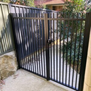 Aluminium Side Gate – Solid Vertical Bar, Home office or annex side access route