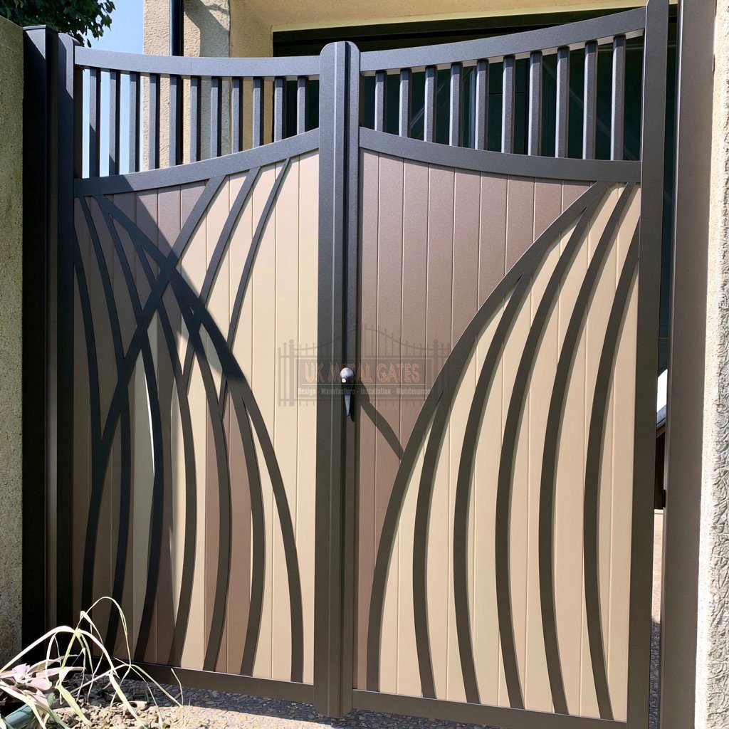Aluminium Side Gate – Decorative Panel, Semi-detached side access route
