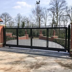 Vertical Bar Bi-Fold Gate (6-Leaf) – Traditional Country House